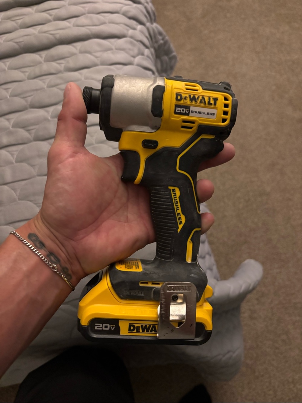 20V Brushless Cordless Impact Driver Dewalt w/ 2amp battery -